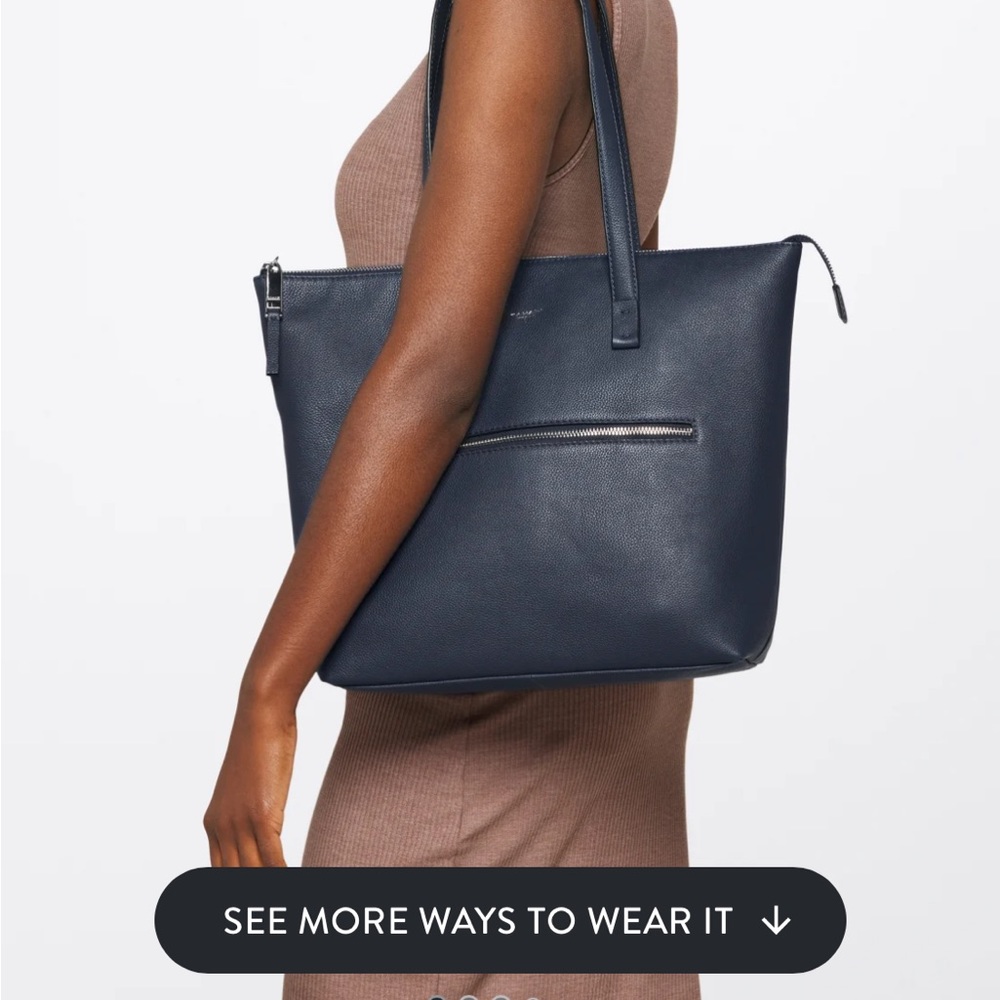 Tahari kat leather tote navy